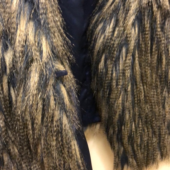 NWOT-Romeo & Juliet Couture faux fur vest - Picture 8 of 8